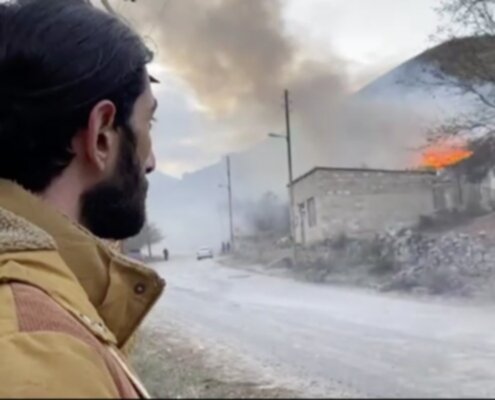 Gli armeni lasciano il Nagorno Karabach