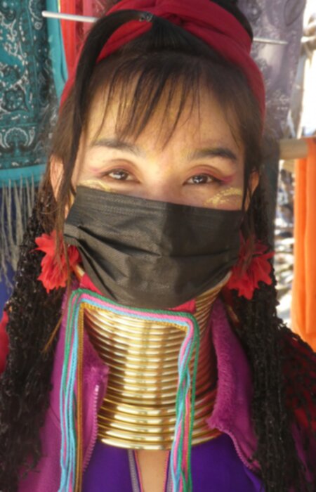 Donna giraffa a Ban Nai Soi